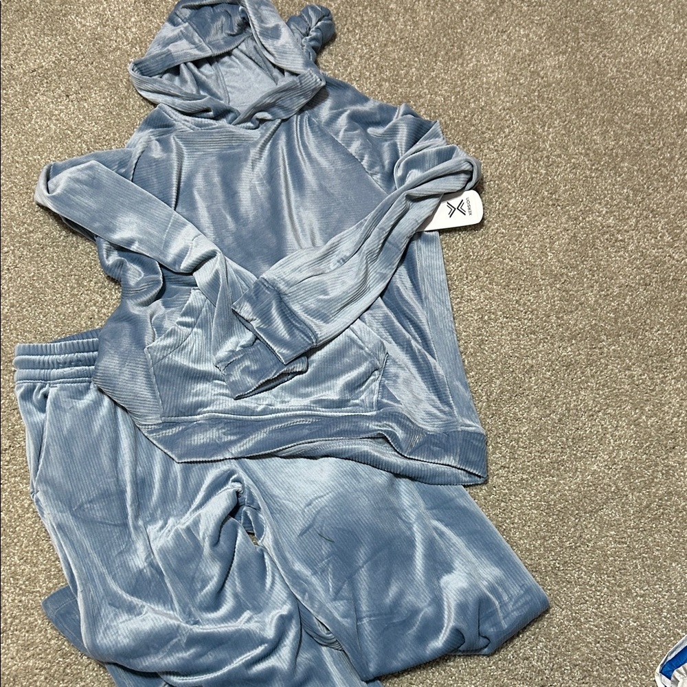 Xersion Soft Blue Velour Set